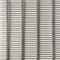 Maille architecturale en acier inoxydable câblée et à barres pour façades de parkings, écrans de cages d'escalier et ombrage solaire