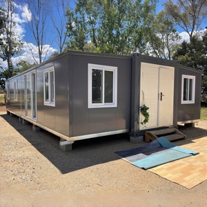Maison conteneur extensible à double aile, prête à l'emploi, solution clé en main OEM ODM, avec cuisine et salle de bain, pour une vie de villa - Product Image 1