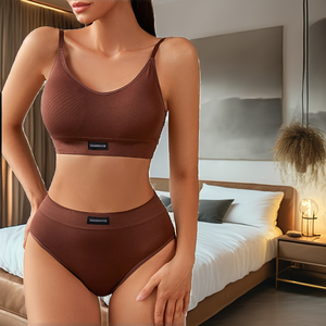 Ensemble de lingerie sans couture respirant et sexy pour femmes, comprenant un bralette et un string - Product Image 2