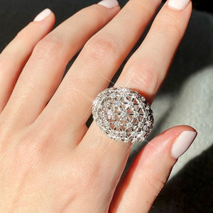 Anello con Design Floreale Traforato Stile Statement per Donne - Product Image 2