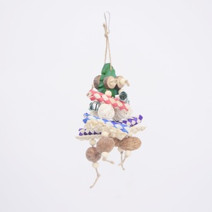 Juguete Colgante de Madera para Loros, Diseño de Árbol de Navidad, con Tiras de Nuez para Masticar, Decoración para Jaulas - Product Image 6
