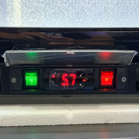 Réfrigérateur à vin blanc personnalisé, porte battante noire, réfrigérateur de bar, porte en verre, refroidisseur de canettes de bière, ventilateur, capacité de 304 L, commande numérique pour bar