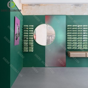 Design d'intérieur moderne pour magasin d'optique spécialisé, présentoir personnalisé pour lunettes de soleil avec vitrine en bois pour magasin d'optique - Product Image 1