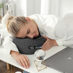 Almohada de masaje Fx en forma de U, masajeador de cuello gris oscuro de 26x26 con calefacción, recargable por USB para uso en el hogar y el coche - Product Image 1