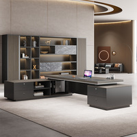 Bureau de direction moderne de luxe de grande taille à tons sombres personnalisable avec un large bureau et un cabinet