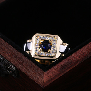 Anillo <span class=keywords><strong>de</strong></span> compromiso <span class=keywords><strong>de</strong></span> hombre <span class=keywords><strong>de</strong></span> boda <span class=keywords><strong>de</strong></span> circón <span class=keywords><strong>de</strong></span> piedras preciosas <span class=keywords><strong>de</strong></span> zafiro <span class=keywords><strong>azul</strong></span> profundo cuadrado <span class=keywords><strong>de</strong></span> moda <span class=keywords><strong>de</strong></span> lujo - Product Image 4