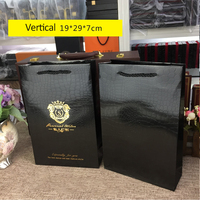 Sacs cadeaux en carton noir gaufré crocodile, écologiques, recyclés, avec logo personnalisé, impression dorée et poignées en corde de coton, luxe