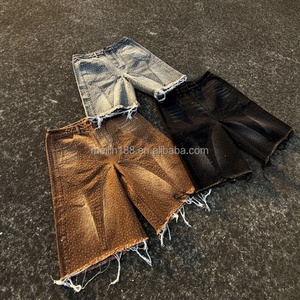 Fabricant de shorts en jean personnalisés de haute qualité, shorts en jean délavés au soleil avec strass, shorts en jean déchirés à ourlet brut pour hommes - Product Image 4