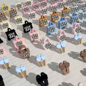 高級バッグ車用ベントクリップエアーフレッシュナーエアコンポニースリッパモデル車用アロマテラピーディフューザー女の子用 - Product Image 1