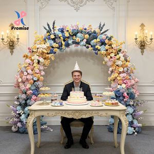 Arco de Flores Artificiales Realistas Hechas a Mano con Seda Moderna para Decoración de Bodas Rústicas - Product Image 1