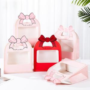 Scatola Regalo per Fiori a Forma di Fiocco con Finestra Traforata in Cartone Avorio e Foglia d'Oro in Rilievo per Negozi di Fiori - Product Image 1