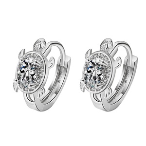 Pendientes de tuerca de moissanita VVS GRA de corte redondo con diseño de cola de pez de líneas simples, rellenos de oro de 14K, joyería de uso diario para mujer - Product Image 1