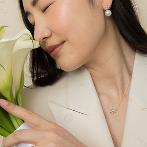 Collar de mujer con colgante de oro de dos circonitas Marquesa de plata reciclada sin deslustre y joyería de moda llamativa de la moda de dos - Product Image 6