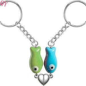 QQ 2026 Nuevo y Moderno Colgante de Pareja de Acero Inoxidable y Cerámica con Diseño de Pez, Regalo para el Día de San Valentín, Llavero con Mosquetón - Product Image 1