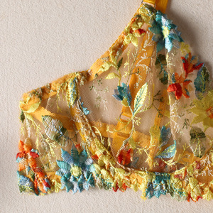 Lencería Erótica de 3 Piezas con Liguero, Delicado Bordado Floral, Ropa Interior Transparente y Sexy para Mujer - Product Image 6