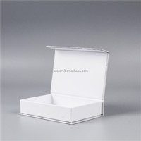 Boîte en papier magnétique rigide recyclable de haute qualité avec logo personnalisé pour vêtements, impression quadrichromie, feuille d'or, laminage mat, UV spot