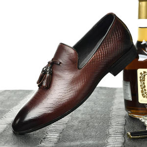 รองเท้าหนังวัวลายสัตว์สำหรับผู้ชาย สวมใส่สบาย ระบายอากาศได้ดี กันลื่น เหมาะสำหรับงานแต่งงาน ธุรกิจ และขับรถในฤดูร้อน - Product Image 3