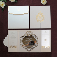 Folio d'invitations de mariage de pli de porte de velours de couverture rigide de couleur crème de luxe pour le mariage avec la carte acrylique faite sur commande