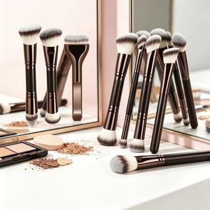 Nuevo set de brochas de maquillaje facial de doble punta de 6 piezas para exportación, que incluye brocha plana para base, colorete y polvo suelto, con cerdas suaves de fibra sintética. - Product Image 3