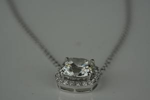 Collar de Mujer con Diamante Cultivado en Laboratorio de Lujo, Corte Cojín, Chapado en Oro de 14/18Kt, Certificado IGI, Diseño Moderno - Product Image 2