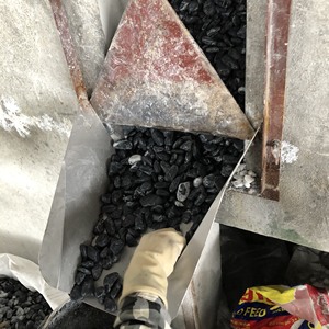 High Quality Vietnam Black Tumbled Pebble Stone <b>for</b> Resin Bound Floor Exposed Coating <b>for</b> Outdoor Garden & Park Landscaping - Product Image 4