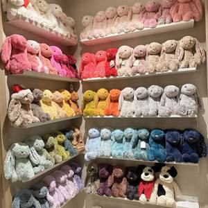 Peluche de la Serie Shy Bugs Bunny, Versión Alta, con Logotipo Dorado y Diseño Floral, de Jellycats - Product Image 3