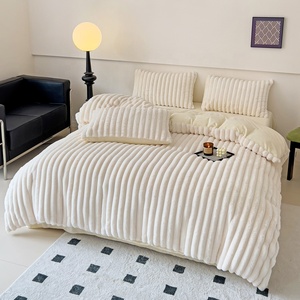 Juego de Sábanas de 4 Piezas de Felpa de Visón Blanco Puro de Estilo Nórdico, Nuevo - Product Image 1