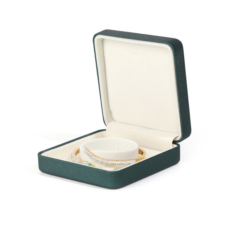 กล่องสร้อยข้อมือสีเขียว