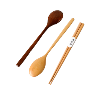 Ensemble de couverts en bois réutilisables avec logo personnalisé OEM, finition laquée naturelle, comprenant des baguettes et une cuillère, idéal pour la rentrée scolaire - Product Image 1