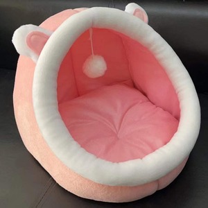 Vente en gros de lit de luxe pour chat grotte semi-fermée détachable douce d'automne et d'hiver avec boule de chat ludique tissu lavable