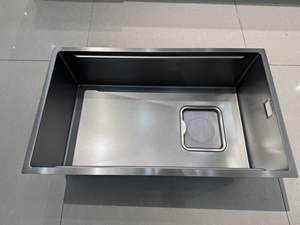 La dernière conception d'évier de cuisine et de planche à découper fabriqués à la main en surface volcanique en acier inoxydable avec grand panier filtrant - Product Image 2