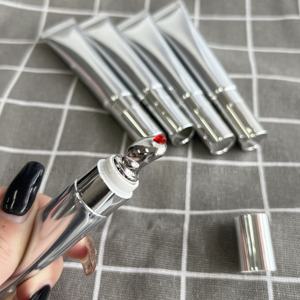 Volumateur de lèvres personnalisé 20 ml à l'extrait de capsicum et à l'<span class=keywords><strong>acide</strong></span> <span class=keywords><strong>hyaluronique</strong></span> pour des lèvres pulpeuses - Product Image 3