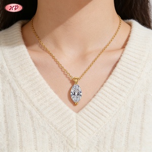 Collier en laiton plaqué or 18 carats avec pendentif zircon taille marquise et chaîne à maillons pour femme - Anniversaire - Product Image 4