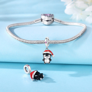 Lindo colgante decorativo con diseño de pingüino, diseño original, accesorio para mujer, moderno y versátil. - Product Image 2