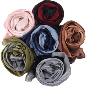 Châu Âu Mỹ phong cách mới nóng bán khăn choàng Gradient màu sáng bóng Khăn lụa xếp li sọc khăn trùm đầu thời trang đa năng - Product Image 5