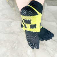 Chaussettes de yoga et de sport personnalisées à cinq orteils Coolmax, respirantes, antidérapantes, en spandex, avec logo et poignée antidérapante pour le fitness quotidien en été