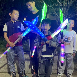 Épée Lumineuse Guan Gong, Grande Taille, Clignotante et Musicale, Jouet pour Enfants Unisexe en Plastique - Product Image 3