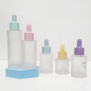 ขวดแก้วใส่เครื่องสำอางสีดำขนาด 30 กรัม แบบกำหนดเองจากโรงงาน สำหรับบรรจุเซรั่มน้ำมันบำรุงเส้นผม ขวดแก้วแบบไหล่เรียบสีด้านพร้อมหัวหยด - Product Image 4