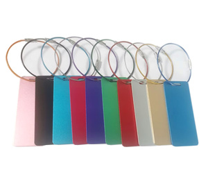 Étiquettes à bagages personnalisées en aluminium anodisé pour le voyage, avec estampage et impression en relief, en stock - Product Image 2