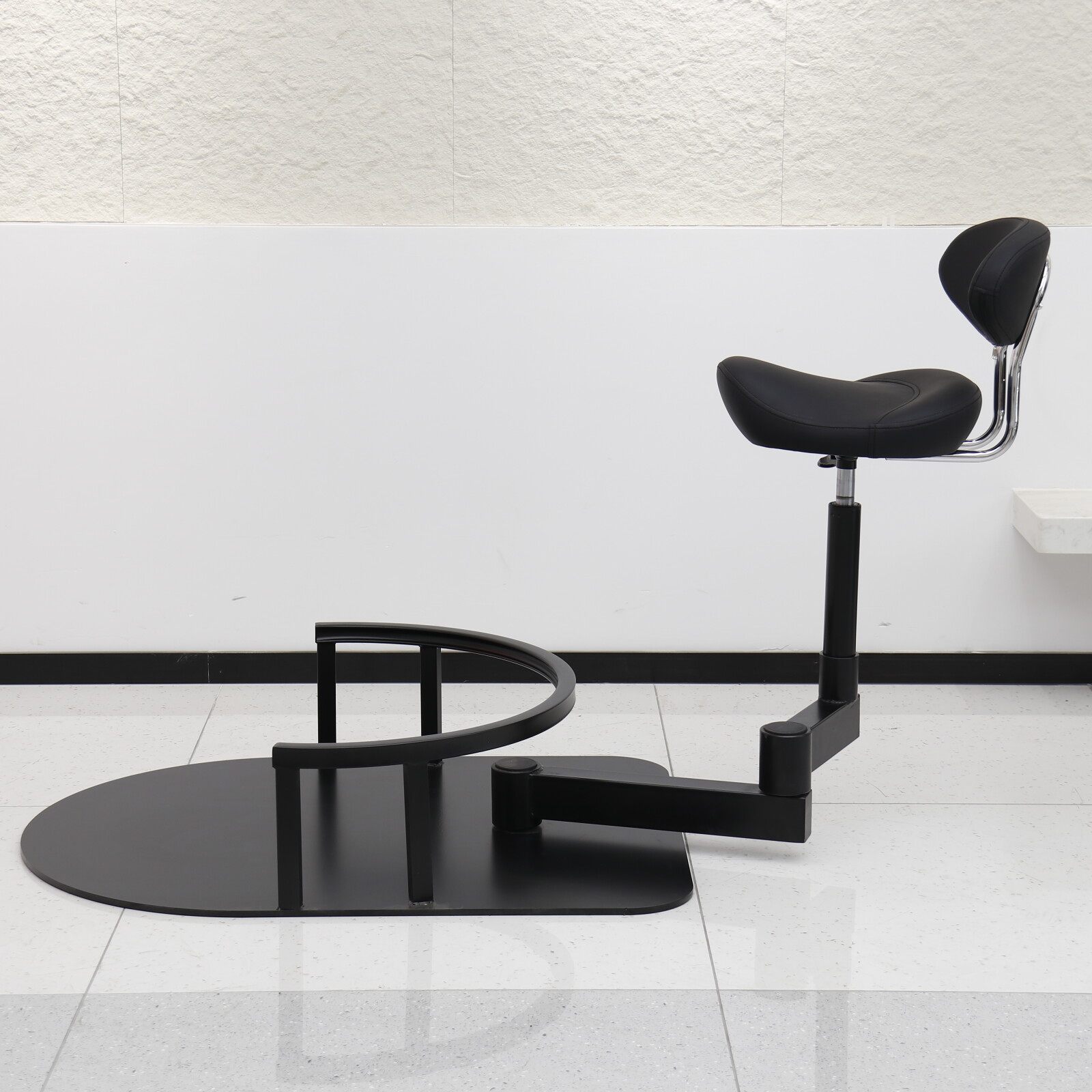 Silla giratoria tipo B con chasis, versión para exportación.