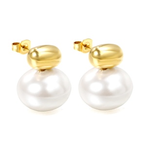 Boucles d'oreilles tendance personnalisables en acier inoxydable plaqué or 18 carats, étanches, avec perles et boules volumineuses pour femmes - Product Image 5