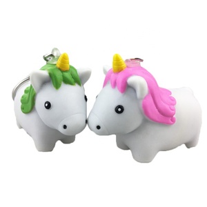 <span class=keywords><strong>Porte</strong></span>-clés en caoutchouc de <span class=keywords><strong>licorne</strong></span> souple 3d personnalisés <span class=keywords><strong>Porte</strong></span>-clés en PVC de <span class=keywords><strong>licorne</strong></span> à caca mignonne - Product Image 2