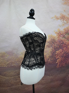 Bustier structuré romantique sans bretelles à col cœur, en dentelle cils, avec baleines, idéal pour séances photo artistiques et événements du soir - Product Image 5