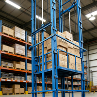 Plateforme de levage de marchandises fiable, élévateur industriel sécurisé, monte-charge hydraulique pour centre logistique et atelier