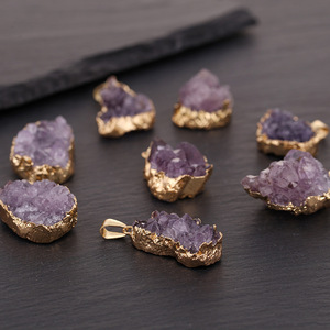 Unregelmäßiger <span class=keywords><strong>Amethyst</strong></span> Anhänger Natur kristall Halskette Edelstein <span class=keywords><strong>Amethyst</strong></span> Zubehör Roh stein Anhänger für Daily Wear Schmuck - Product Image 2