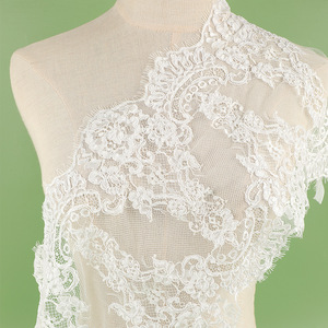 งานปักมือแบบฝรั่งเศส แต่งขอบด้วยลูกไม้แบบขนตา สำหรับผ้าคลุมเจ้าสาว - Product Image 3