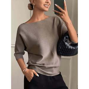เสื้อสเวตเตอร์แขนสั้นคอวีสีแดงเบอร์กันดีสำหรับผู้หญิง - Product Image 2