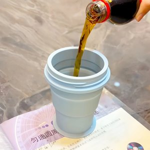 แก้วน้ำแข็งซิลิโคนพับได้ 2-in-1 พร้อมที่ทำน้ำแข็งขนาดใหญ่ ฝาปิดแบบหลอดดูดน้ำ ใช้ซ้ำได้ เป็นมิตรกับสิ่งแวดล้อม ทำความสะอาดง่าย เกรดอาหาร พก<span class=keywords><strong>พา</strong></span>สะดวก - Product Image 5