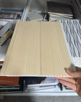 Panneaux de plafond en PVC blanc à rainures moyennes de bonne qualité, très demandés, pour la décoration intérieure