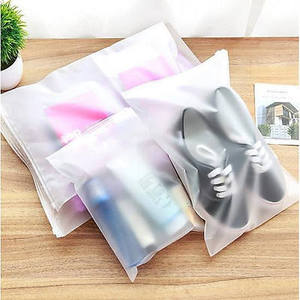Bolsas de plástico HDPE con cremallera Embalaje de zapatos reciclable barato Logotipo impreso personalizado OEM Fabricante vietnamita Fábrica al por mayor - Product Image 3